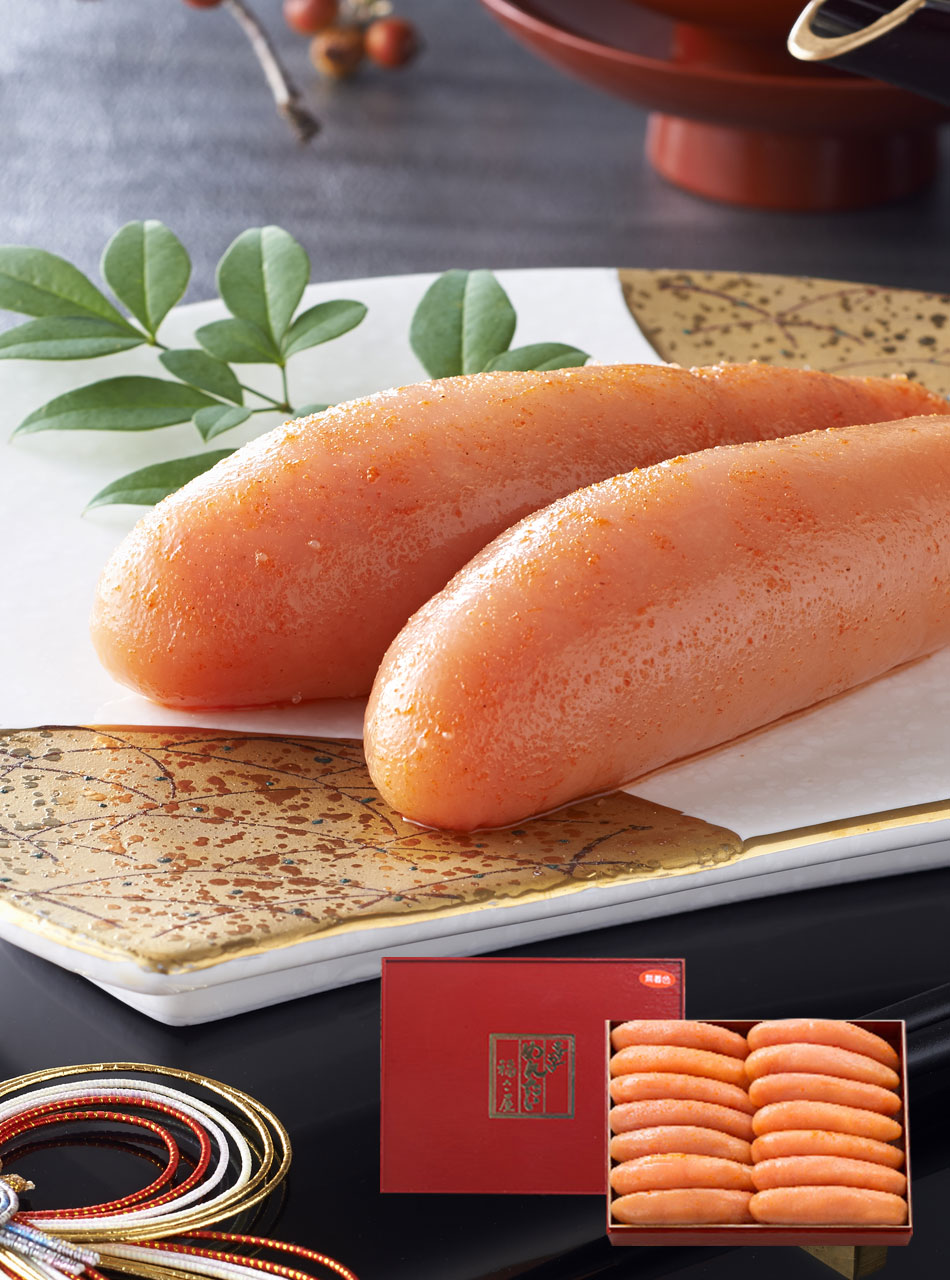 伝統の技と頑固な情熱が育んだ味わい深い博多の味 ご贈答にピッタリな無着色辛子めんたいがたっぷり900g入り 大きくて形が良いものを選りすぐりました ぜひ大切な人にお贈りください